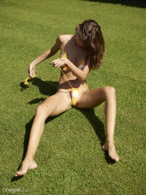 zdjęcie amatorskie anna-l-yellow-bikini-15-14000px