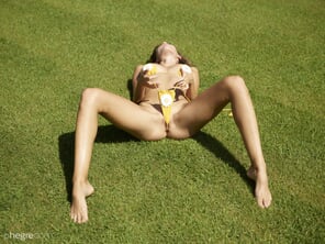 amateurfoto anna-l-yellow-bikini-36-14000px