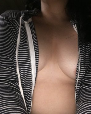 amateur-Foto Just a girl and her hoodieðŸ˜‰ {f}