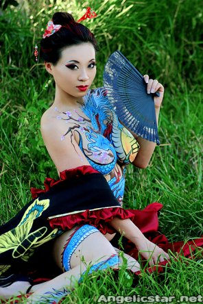 foto amatoriale Yaya Han in body paint