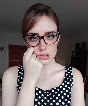 foto amatoriale Polka dots and horn-rimmed glasses