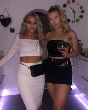 amateurfoto the amount of men that would line up to fuck these 2