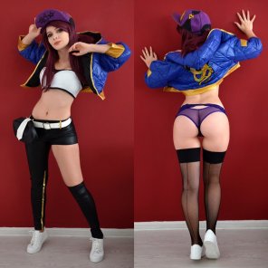 amateur pic [F] Round! Front or back? ~ by Evenink_cosplay