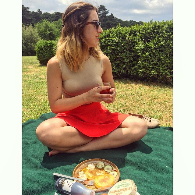 Italian beauty on a picnic