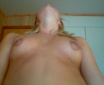 11 (44) nude
