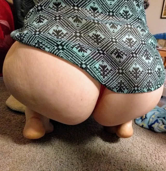 Some phat MILF booty courtesy of my wife [OC]