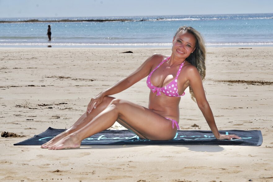 At the Beach 112-topaz-faceai-enhance-1.8x