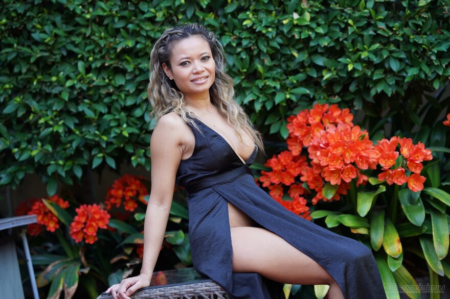 Black dress 152-topaz-faceai-enhance-1.8x