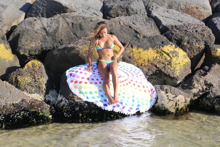 Rainbow 389-topaz-sharpen-faceai nude