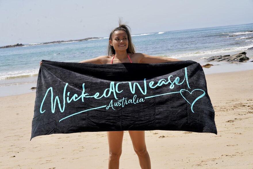 WW Towel & Bag 447-topaz-faceai-enhance-1.8x