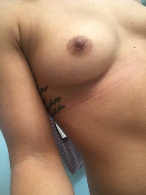 zdjęcie amatorskie My nipples are so hard that I got goosebumps [F]