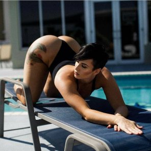 amateurfoto Leg Black hair Swimwear Swimming pool 