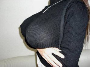 foto amadora Black sweater