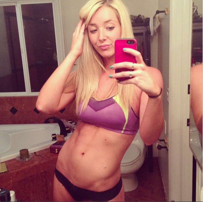 Jenna Marbles got some abs