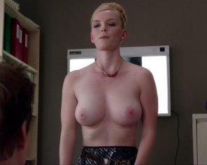 amateur pic Betty Gilpin