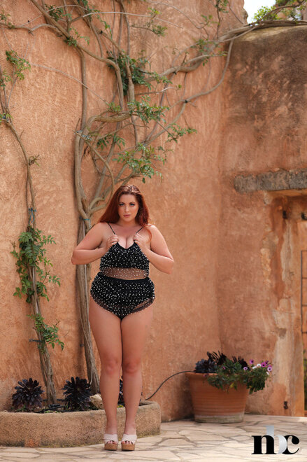 Chubby model Lucy Vixen strips outdoors and exposes her big natural tits_0010