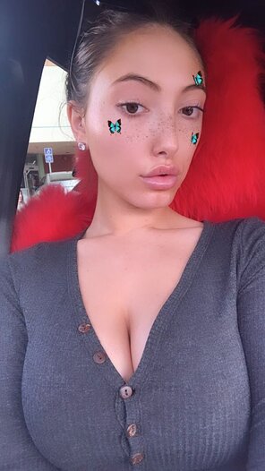 New selfie, those buttons are barely holding her tits