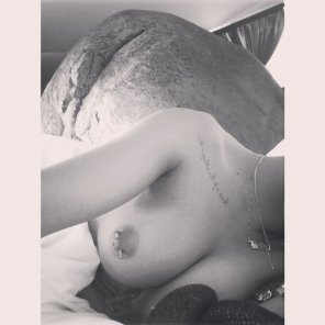 Rihanna perfect, round, pierced