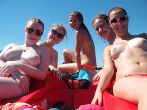 foto amateur Picture5 beauties on the boat.