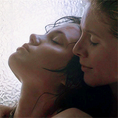 amateur pic 7469-angelina-jolie-and-elizabeth-mitchell-go-lesbian-in-gia