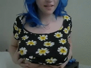 zdjęcie amatorskie Flashing her huge tits