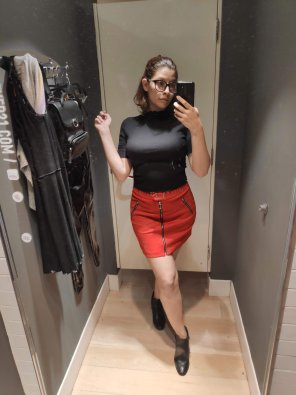 amateur photo [F] Buying some clothes