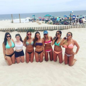 amateur photo PictureHot group at the beach