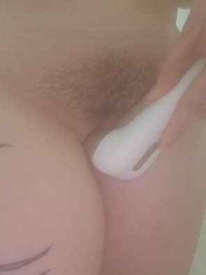 amateur pic [F] When hubby wont play, a girl's gotta improvise