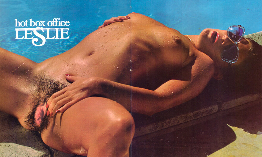 591529859_Leslie_Hustler_1976_10_01_123_409lo