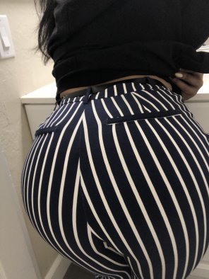 amateurfoto Snuck out of the office & bent over to show you guys my new work pants. They [f]it me pretty well, don't you think?