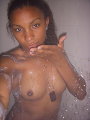 photo amateur Ebony babe in the shower
