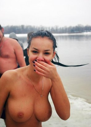 foto amatoriale Freezing cold skinny dip