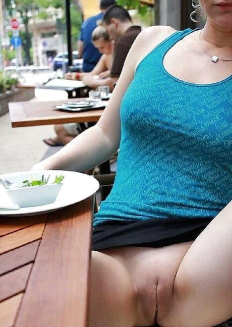 1618010561_33-p-cancer-girls-without-panties-erotika-37