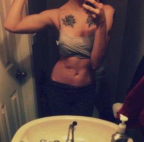 foto amatoriale Tattoo Arm Selfie Abdomen Stomach 
