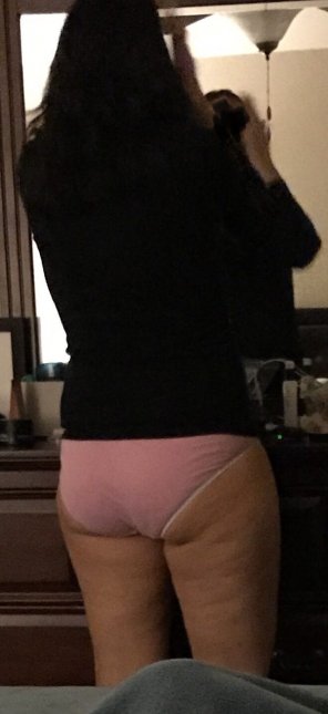 アマチュア写真 No bump shot, but I love how her ass grows during pregnancy