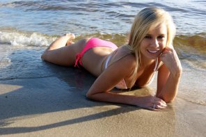 amateur pic Lying in the surf