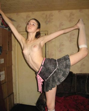 amateur pic Topless Ballet