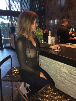 amateur pic Join her for a drink?