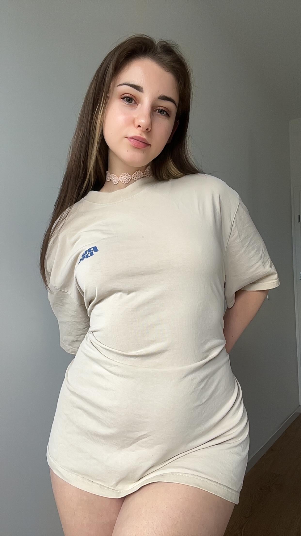 amateur photo It seems to me without clothes I look better 1