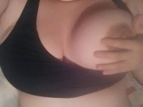 photo amateur Oops... I popped out of my sports bra...