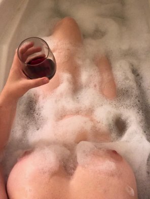 photo amateur Image[Image] Flame enjoying a relaxing bubble bath
