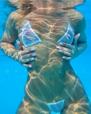 zdjęcie amatorskie underwater beauty
