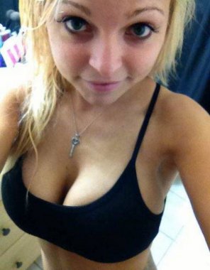 amateur pic Tight top