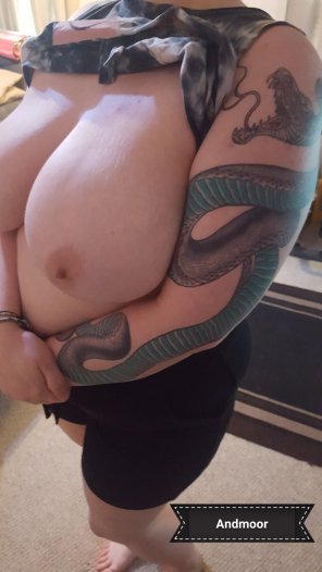 photo amateur Big boobs and new tattoo