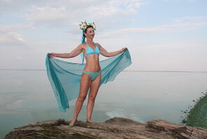amateur pic Turquoise shawl over the Volga river