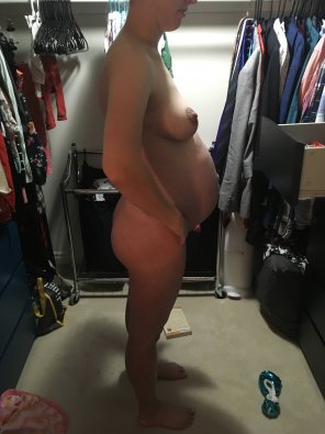zdjęcie amatorskie Side profile of my curves when I was pregnant
