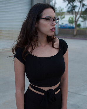 foto amadora Glasses with some nice titis @genuxmal