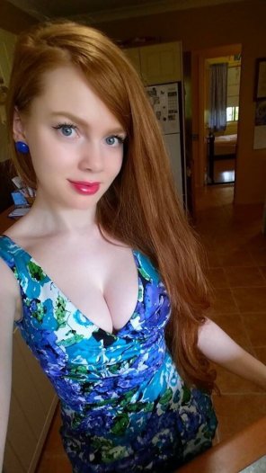 amateurfoto This pale girl is also a ginger.
