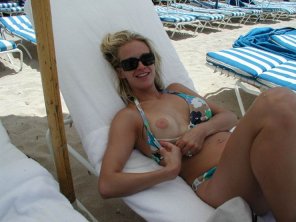 foto amadora Sun tanning Vacation Bikini Beach 
