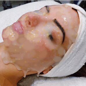 foto amadora who doesn’t love to have their skin gently exfoliated